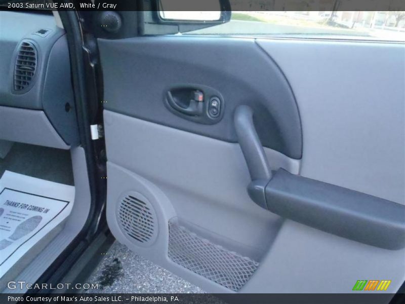 White / Gray 2003 Saturn VUE AWD