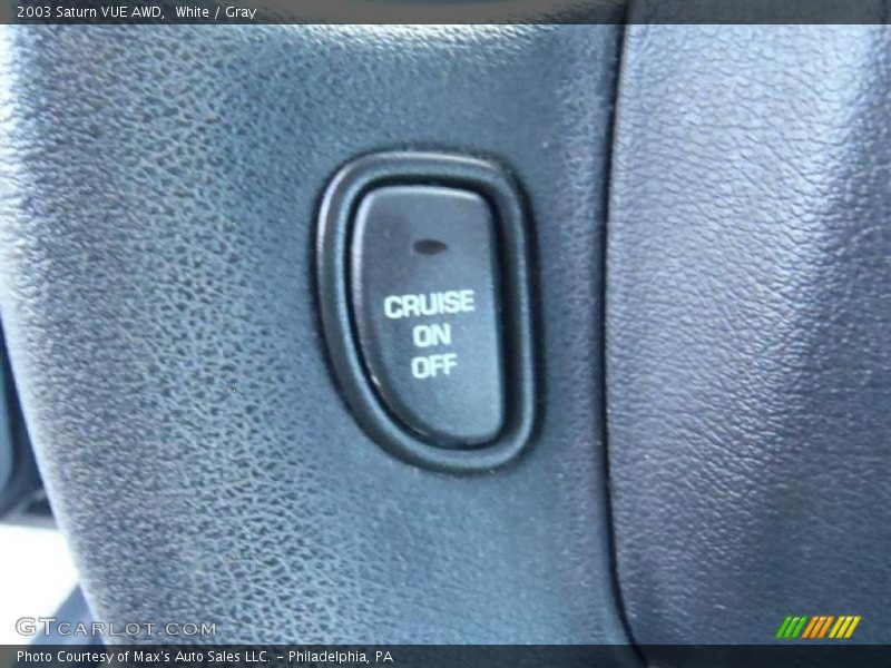 White / Gray 2003 Saturn VUE AWD
