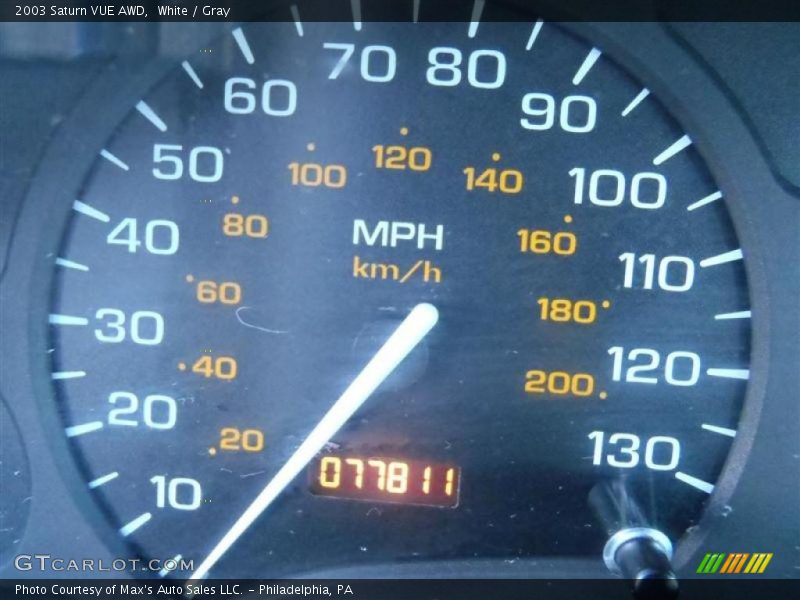 White / Gray 2003 Saturn VUE AWD