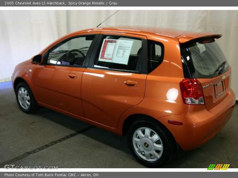 Spicy Orange Metallic / Gray 2005 Chevrolet Aveo LS Hatchback