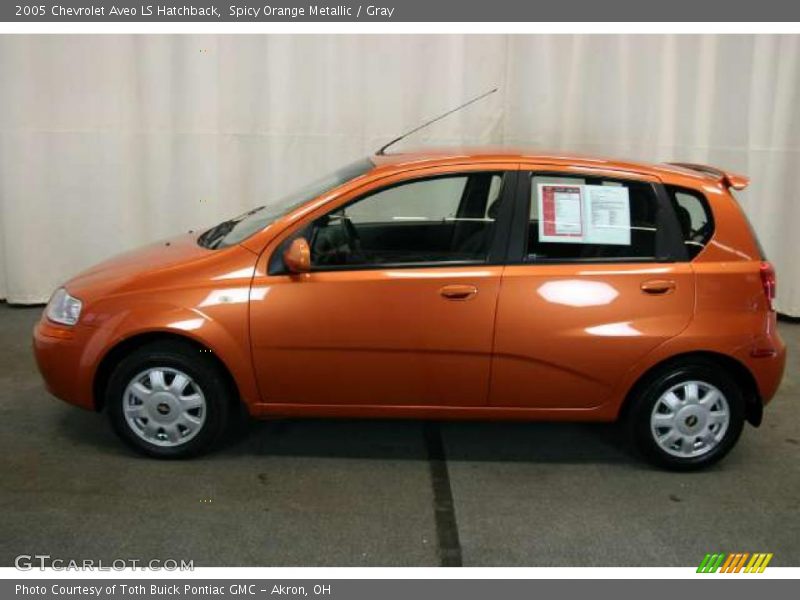 Spicy Orange Metallic / Gray 2005 Chevrolet Aveo LS Hatchback
