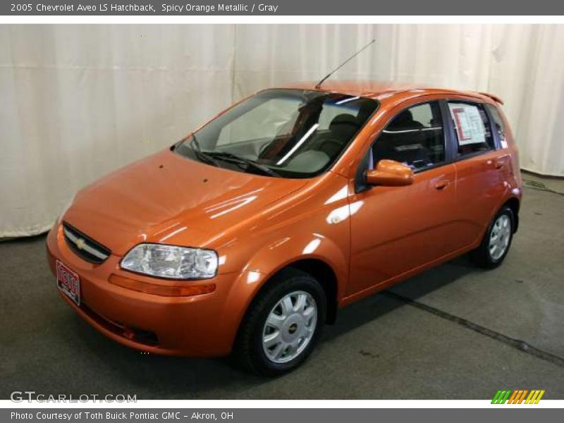 Front 3/4 View of 2005 Aveo LS Hatchback