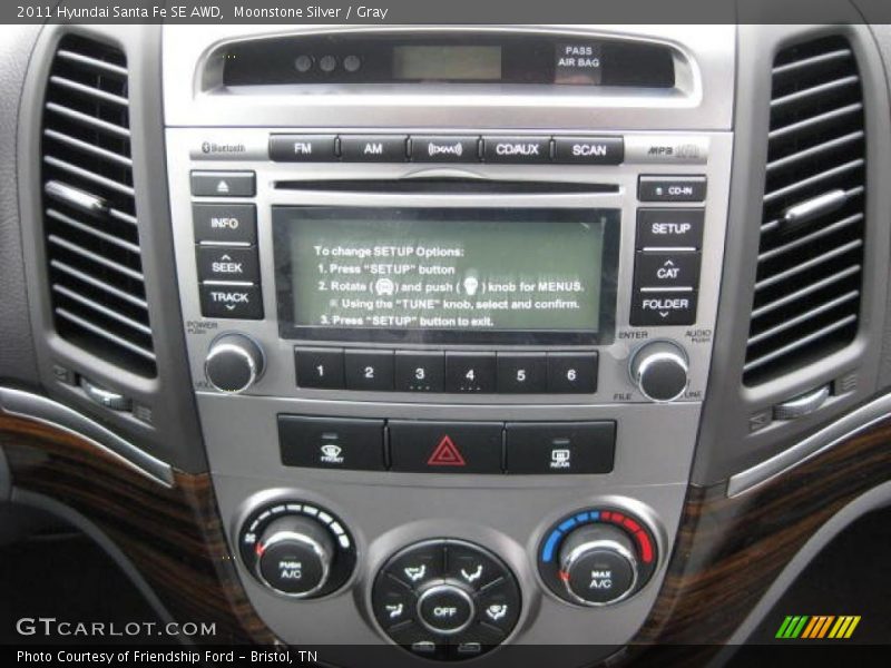 Controls of 2011 Santa Fe SE AWD