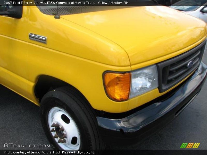 Yellow / Medium Flint 2007 Ford E Series Cutaway E350 Commercial Moving Truck