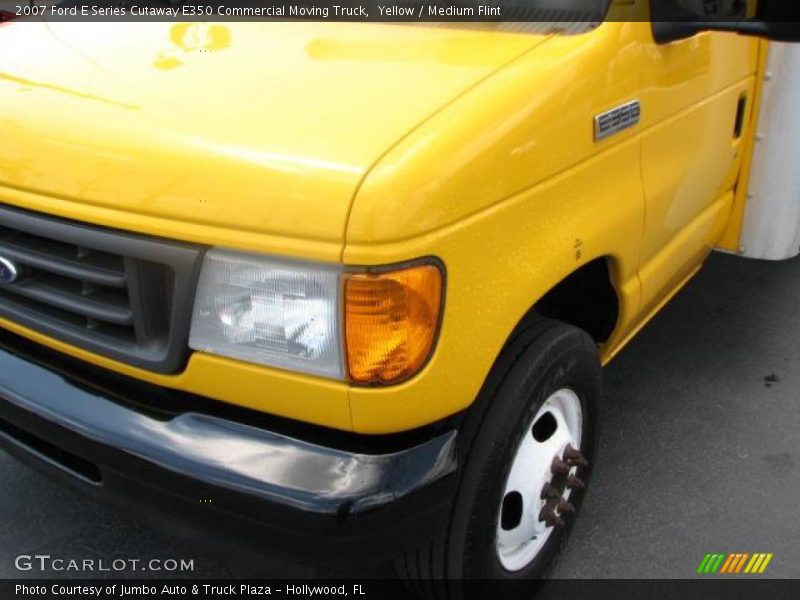 Yellow / Medium Flint 2007 Ford E Series Cutaway E350 Commercial Moving Truck