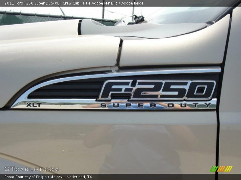  2011 F250 Super Duty XLT Crew Cab Logo