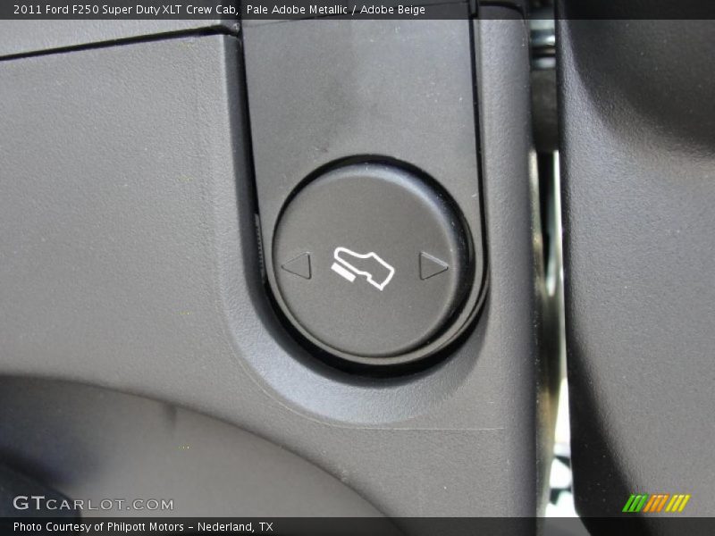 Controls of 2011 F250 Super Duty XLT Crew Cab