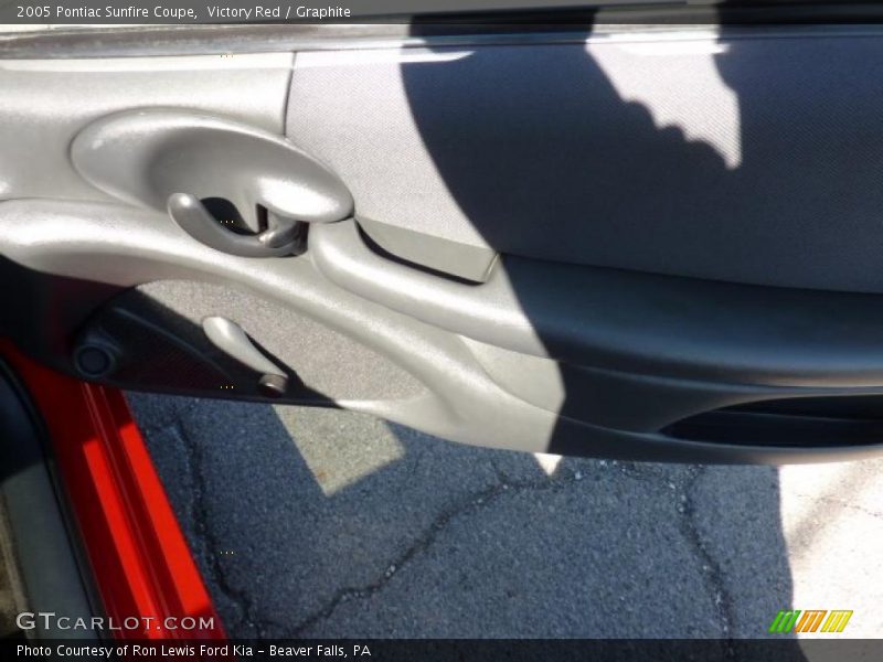Victory Red / Graphite 2005 Pontiac Sunfire Coupe