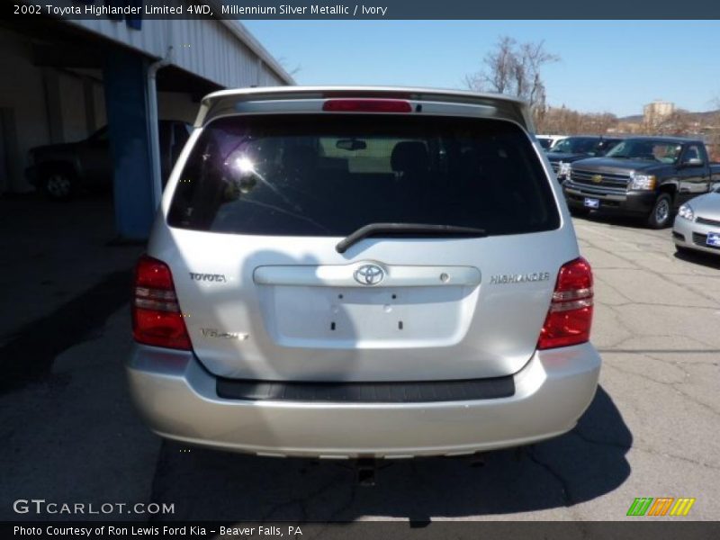 Millennium Silver Metallic / Ivory 2002 Toyota Highlander Limited 4WD