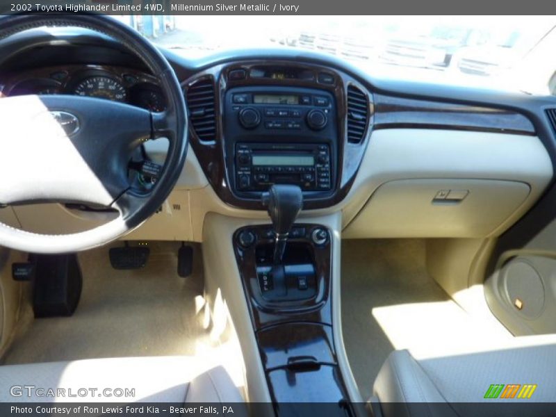 Millennium Silver Metallic / Ivory 2002 Toyota Highlander Limited 4WD