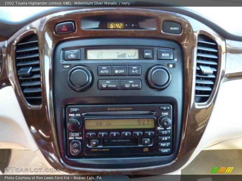 Millennium Silver Metallic / Ivory 2002 Toyota Highlander Limited 4WD