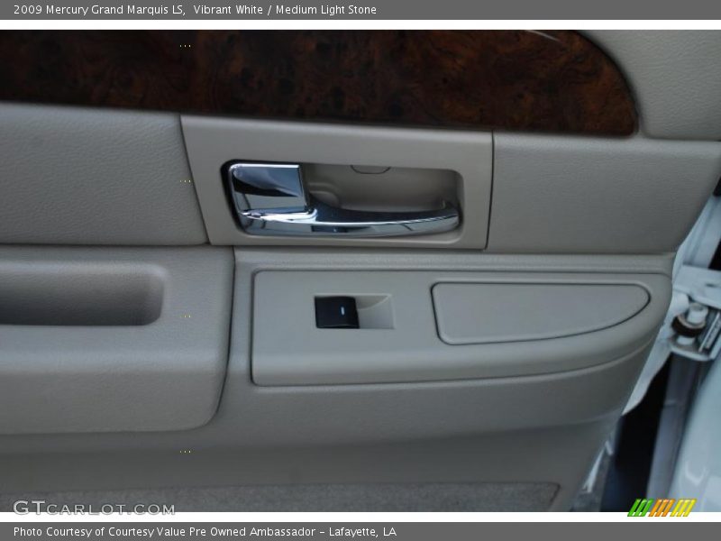 Vibrant White / Medium Light Stone 2009 Mercury Grand Marquis LS