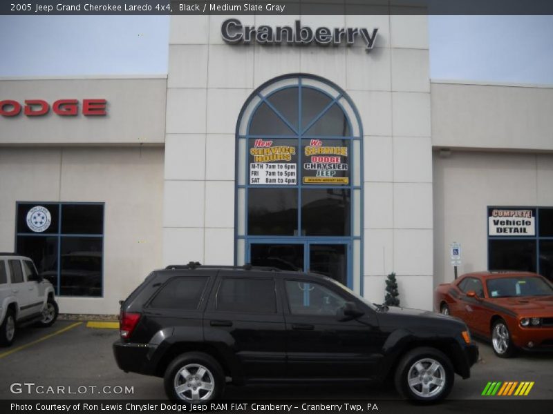 Black / Medium Slate Gray 2005 Jeep Grand Cherokee Laredo 4x4