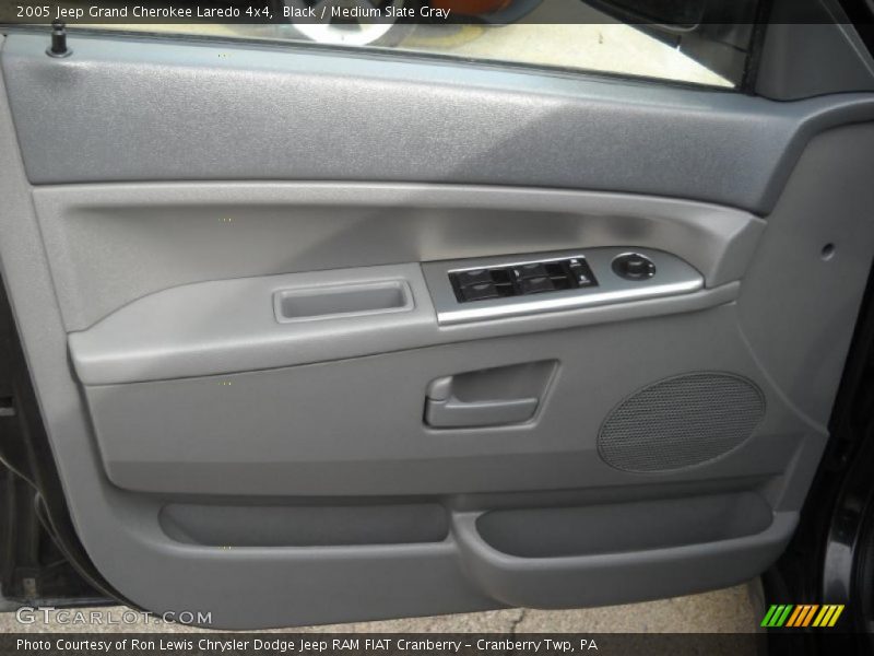 Black / Medium Slate Gray 2005 Jeep Grand Cherokee Laredo 4x4