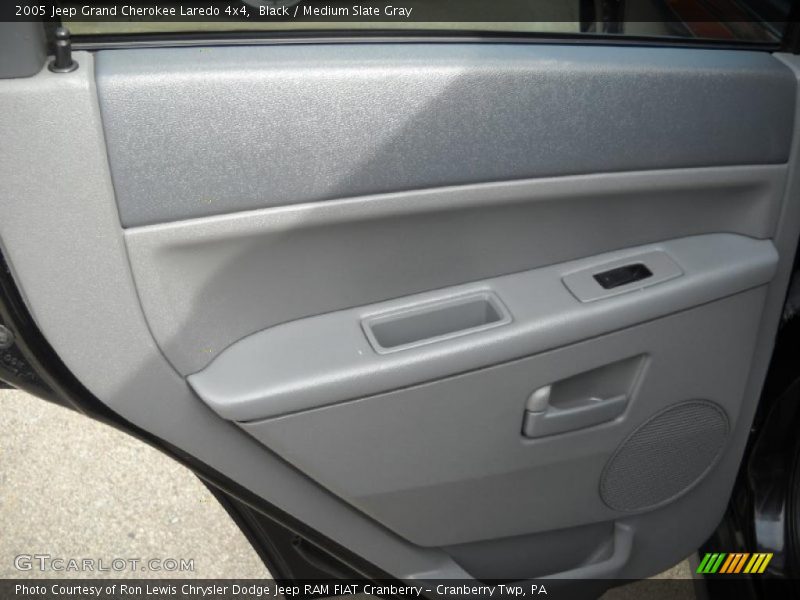 Black / Medium Slate Gray 2005 Jeep Grand Cherokee Laredo 4x4