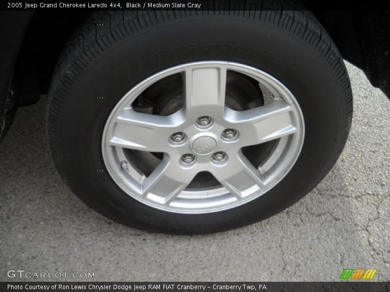 Black / Medium Slate Gray 2005 Jeep Grand Cherokee Laredo 4x4