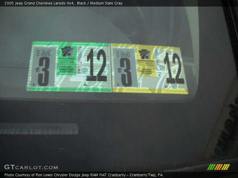 Black / Medium Slate Gray 2005 Jeep Grand Cherokee Laredo 4x4