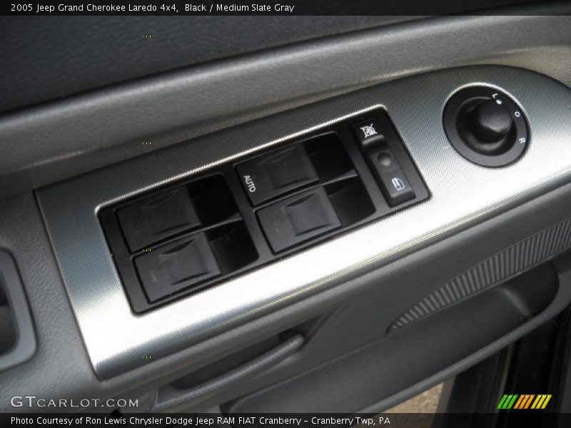 Black / Medium Slate Gray 2005 Jeep Grand Cherokee Laredo 4x4