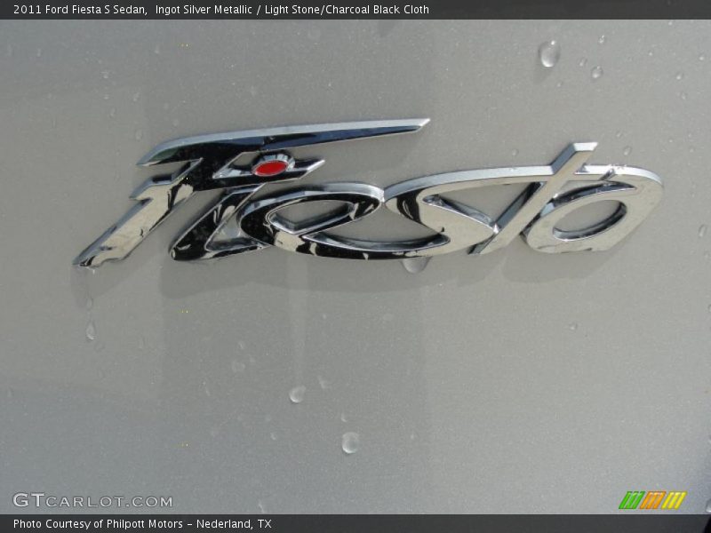 Ingot Silver Metallic / Light Stone/Charcoal Black Cloth 2011 Ford Fiesta S Sedan