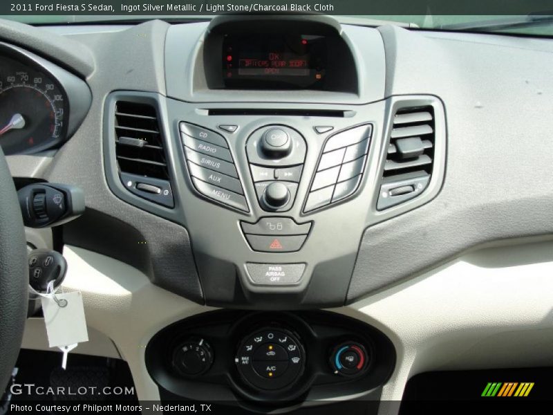Ingot Silver Metallic / Light Stone/Charcoal Black Cloth 2011 Ford Fiesta S Sedan