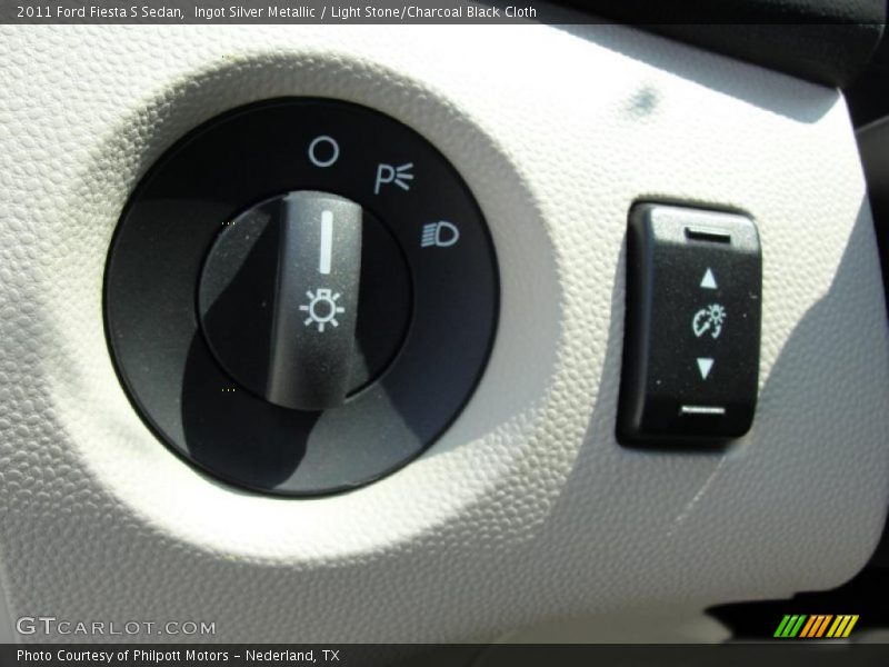 Ingot Silver Metallic / Light Stone/Charcoal Black Cloth 2011 Ford Fiesta S Sedan