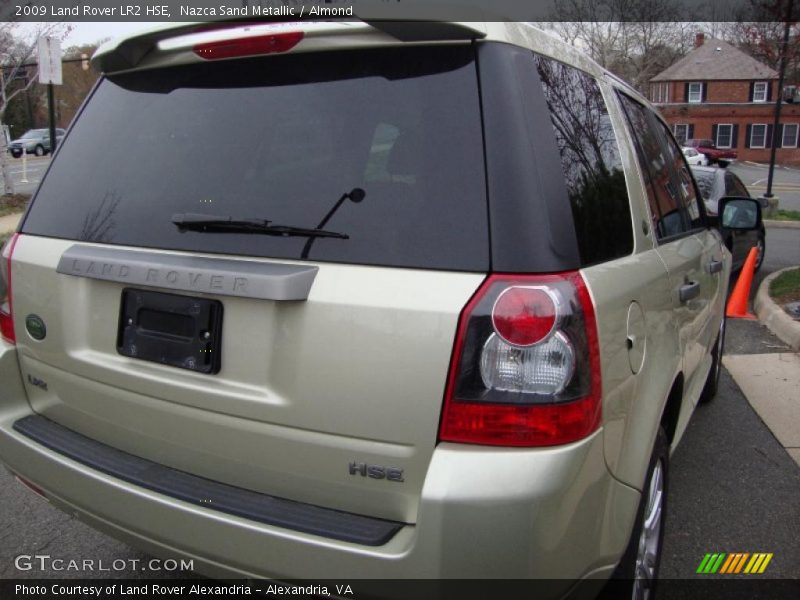 Nazca Sand Metallic / Almond 2009 Land Rover LR2 HSE