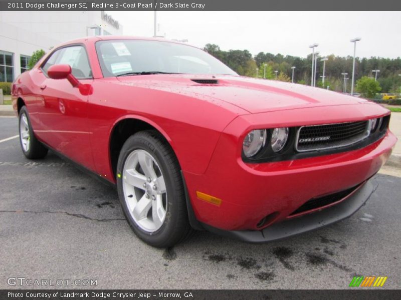 Front 3/4 View of 2011 Challenger SE