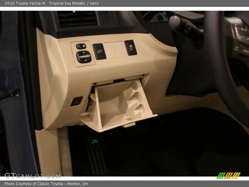 Tropical Sea Metallic / Ivory 2010 Toyota Venza I4