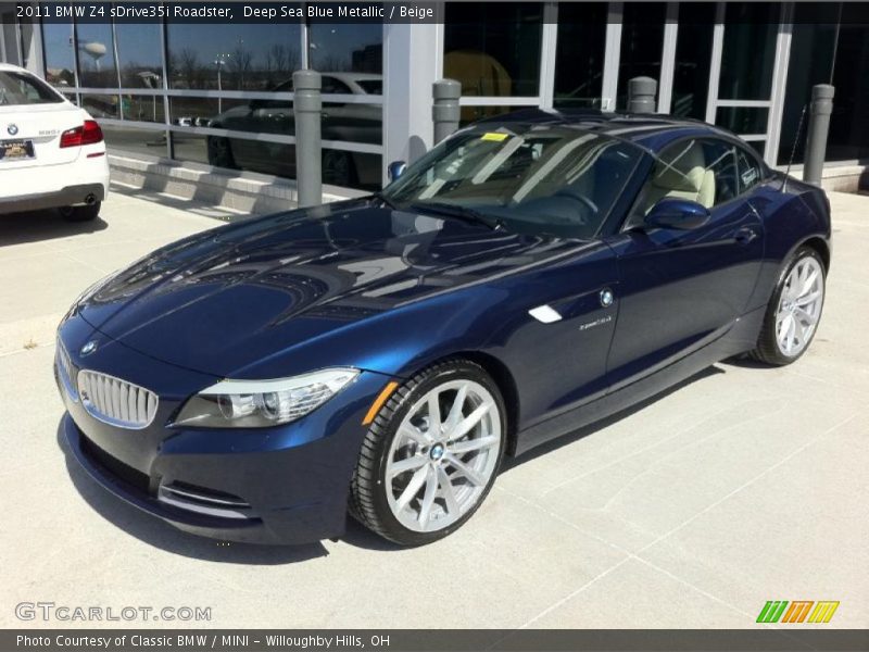 Front 3/4 View of 2011 Z4 sDrive35i Roadster