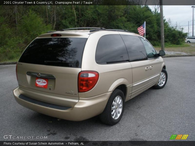 Champagne Pearl / Taupe 2001 Chrysler Town & Country LXi