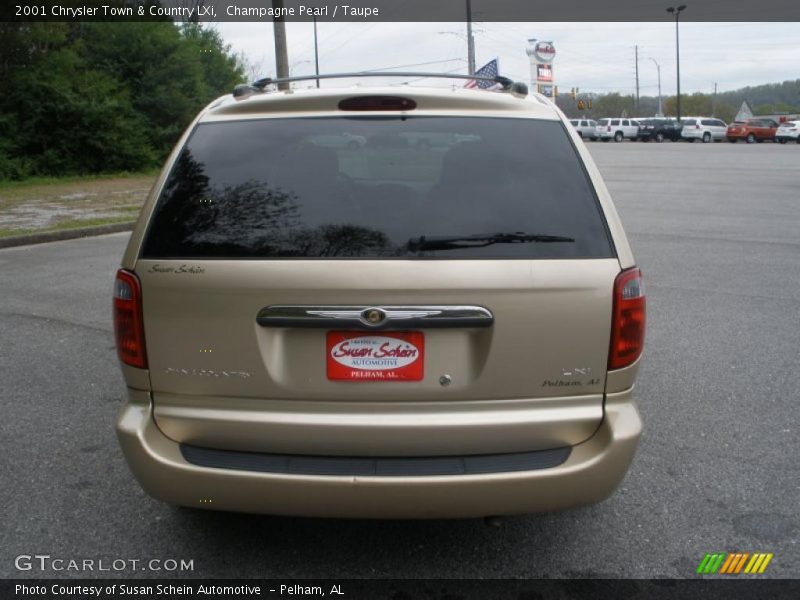 Champagne Pearl / Taupe 2001 Chrysler Town & Country LXi