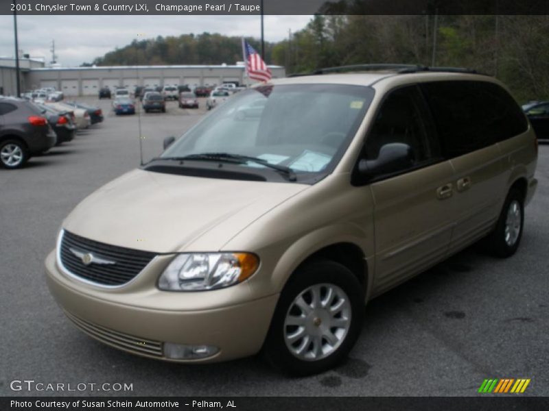 Champagne Pearl / Taupe 2001 Chrysler Town & Country LXi