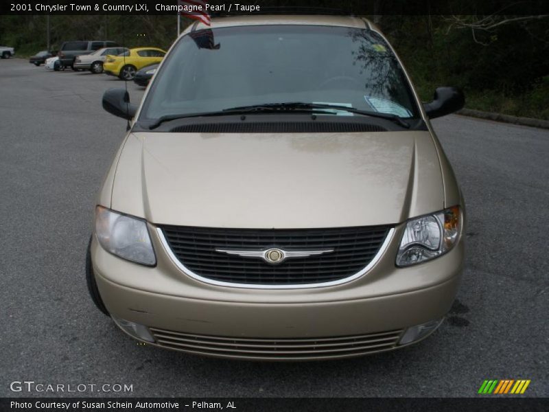Champagne Pearl / Taupe 2001 Chrysler Town & Country LXi