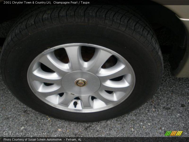 Champagne Pearl / Taupe 2001 Chrysler Town & Country LXi