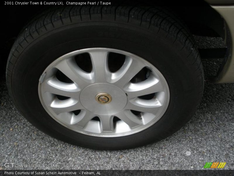 Champagne Pearl / Taupe 2001 Chrysler Town & Country LXi