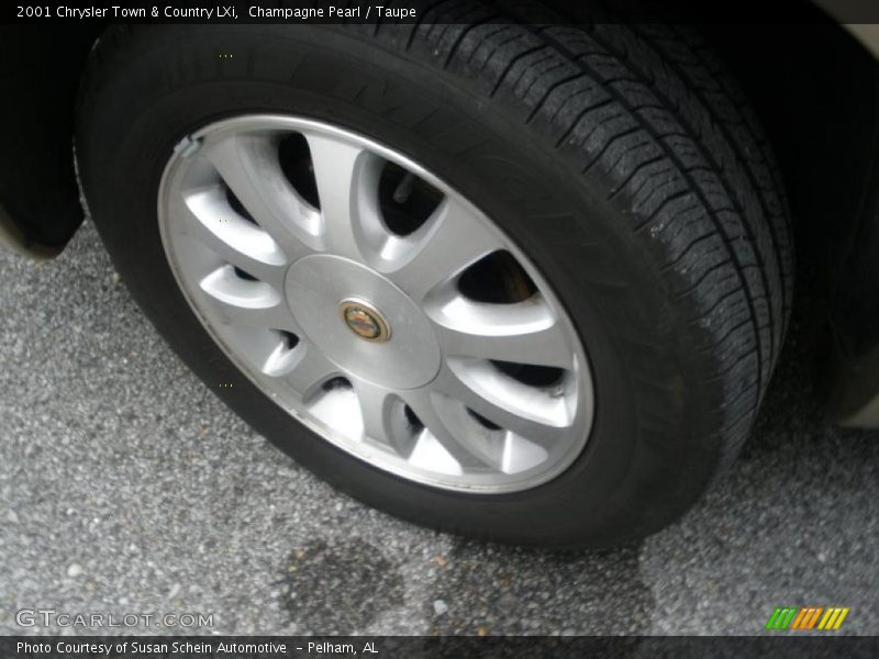 Champagne Pearl / Taupe 2001 Chrysler Town & Country LXi