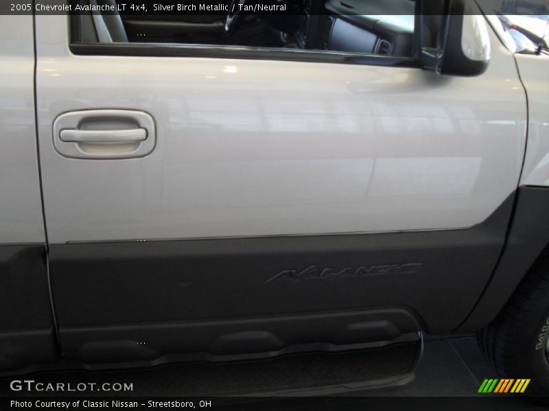 Silver Birch Metallic / Tan/Neutral 2005 Chevrolet Avalanche LT 4x4