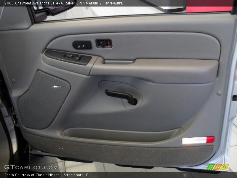 Silver Birch Metallic / Tan/Neutral 2005 Chevrolet Avalanche LT 4x4