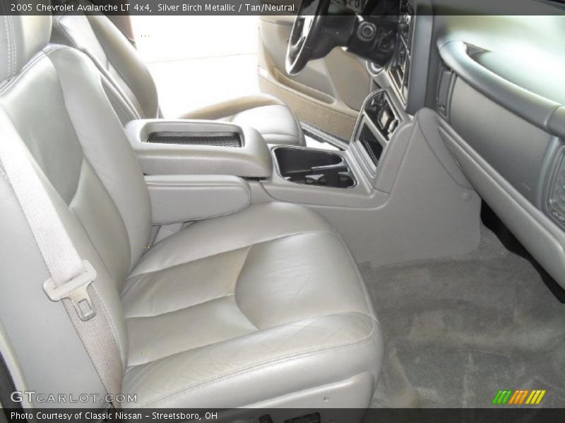 Silver Birch Metallic / Tan/Neutral 2005 Chevrolet Avalanche LT 4x4