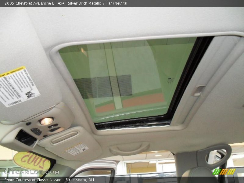 Silver Birch Metallic / Tan/Neutral 2005 Chevrolet Avalanche LT 4x4