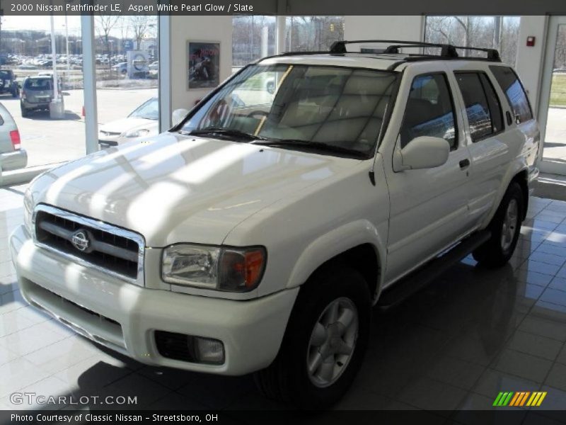 Aspen White Pearl Glow / Slate 2000 Nissan Pathfinder LE