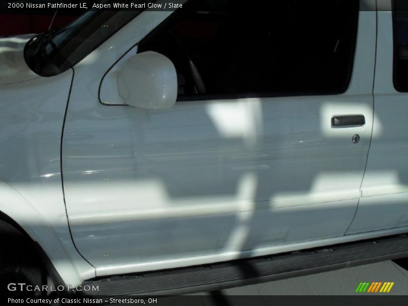 Aspen White Pearl Glow / Slate 2000 Nissan Pathfinder LE