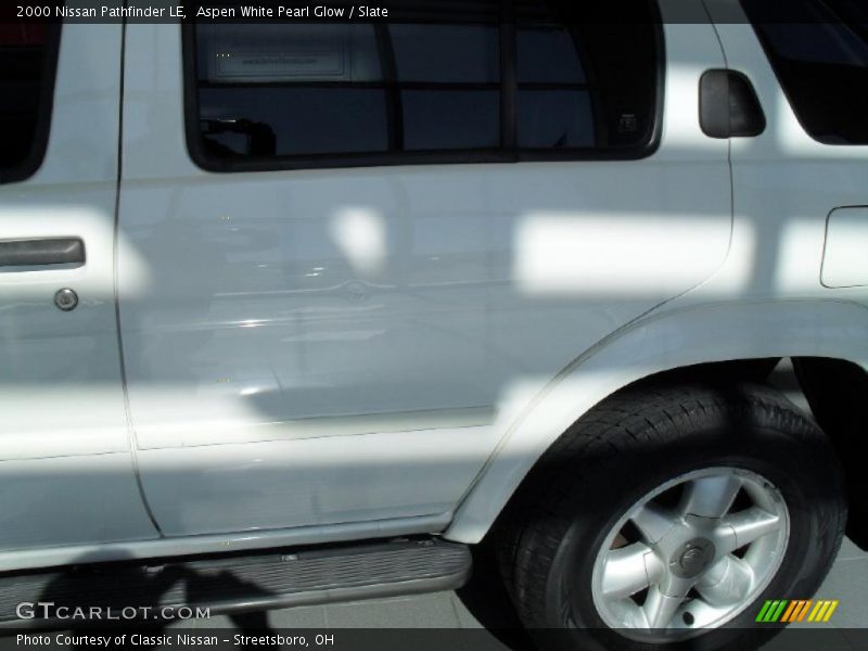 Aspen White Pearl Glow / Slate 2000 Nissan Pathfinder LE