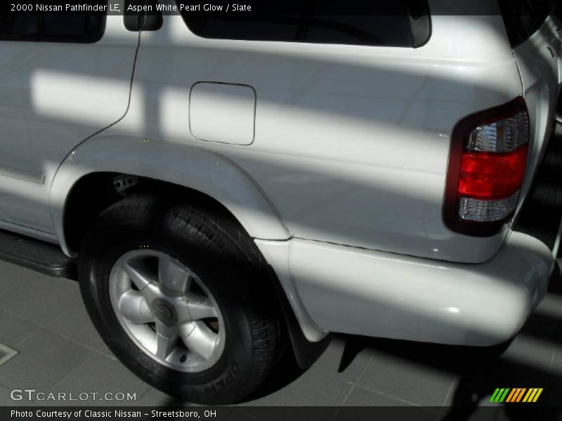 Aspen White Pearl Glow / Slate 2000 Nissan Pathfinder LE