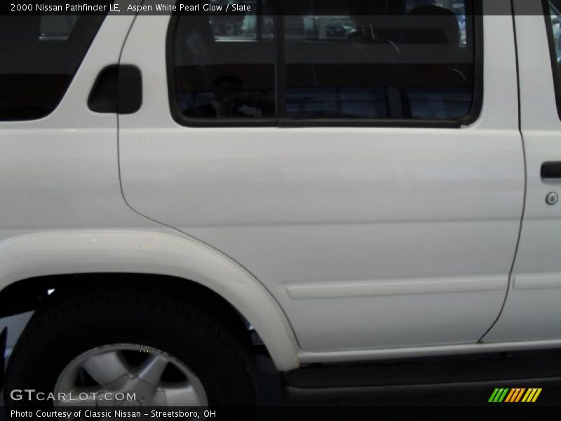 Aspen White Pearl Glow / Slate 2000 Nissan Pathfinder LE