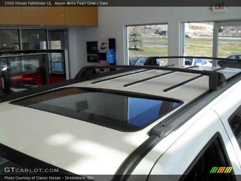 Aspen White Pearl Glow / Slate 2000 Nissan Pathfinder LE
