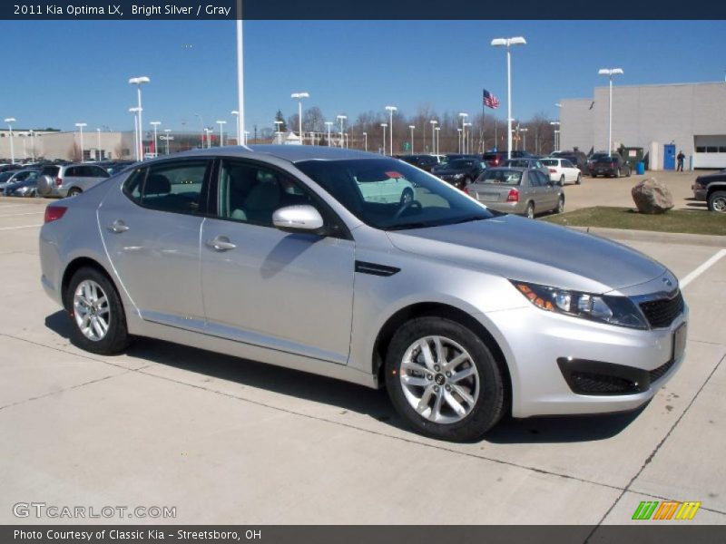 Front 3/4 View of 2011 Optima LX