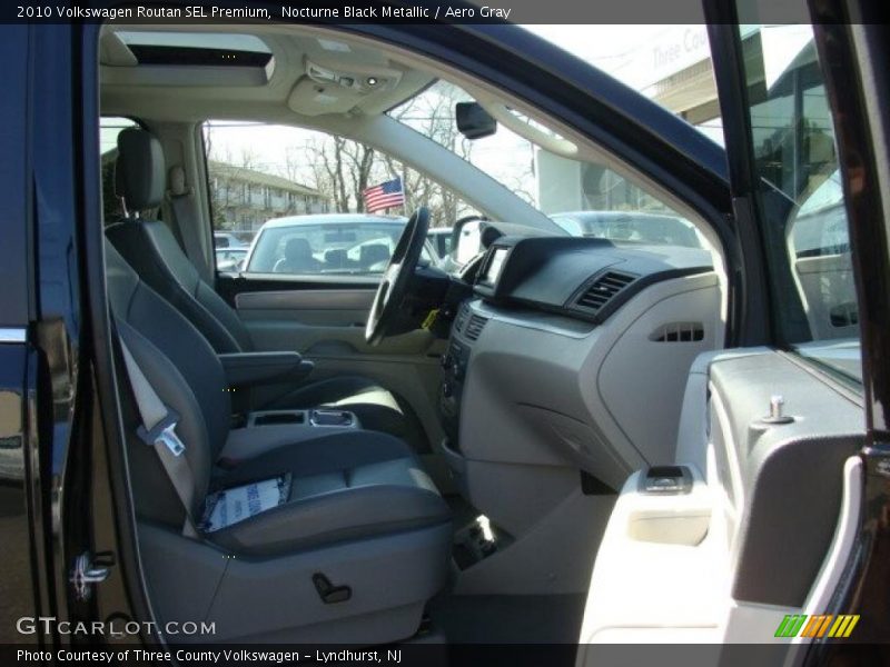 Nocturne Black Metallic / Aero Gray 2010 Volkswagen Routan SEL Premium