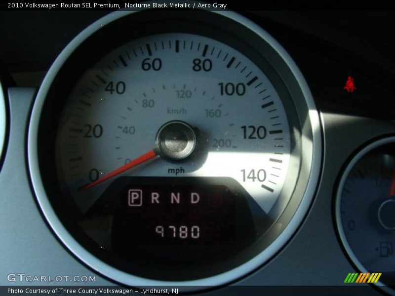 Nocturne Black Metallic / Aero Gray 2010 Volkswagen Routan SEL Premium