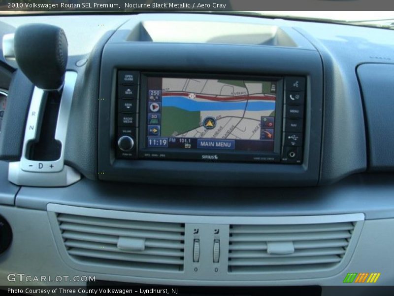 Navigation of 2010 Routan SEL Premium
